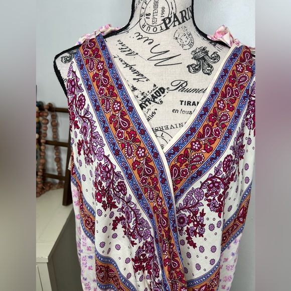 Heyson V-Neck Top - Picture 3 of 9